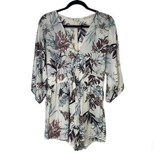 Audrey 3+1 floral shorts romper with bell sleeves | size M